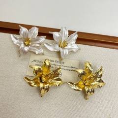 Three-Dimensional Large Flower Exaggerated Stud Earrings