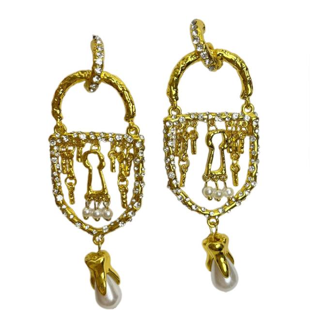 Retro Luxury Design Key Lock Hole Flash Diamond Pearl Tassel Earrings