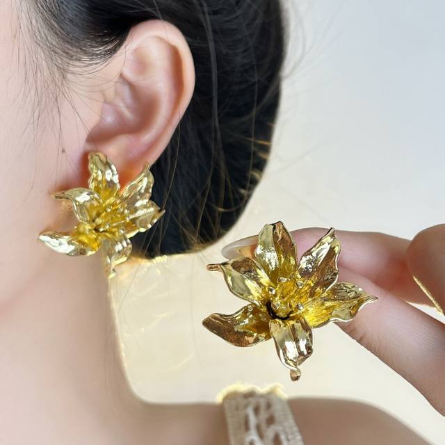 Three-Dimensional Large Flower Exaggerated Stud Earrings