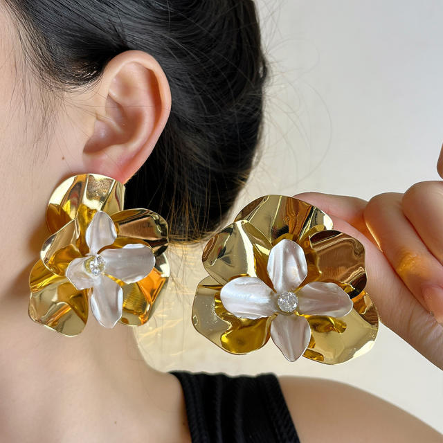 Exaggerated metal Flower Earrings Three-dimensional Ear Studs