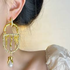 Retro Luxury Design Key Lock Hole Flash Diamond Pearl Tassel Earrings
