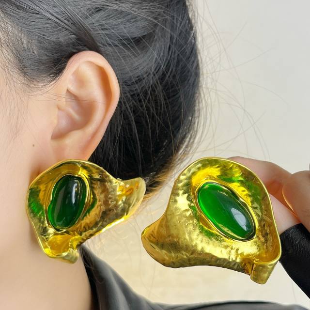Vintage gold plated oval stone inlaid alloy earrings big earrings