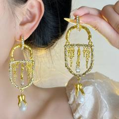 Retro Luxury Design Key Lock Hole Flash Diamond Pearl Tassel Earrings