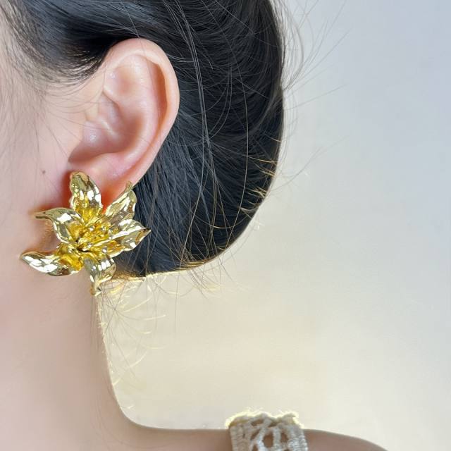 Three-Dimensional Large Flower Exaggerated Stud Earrings