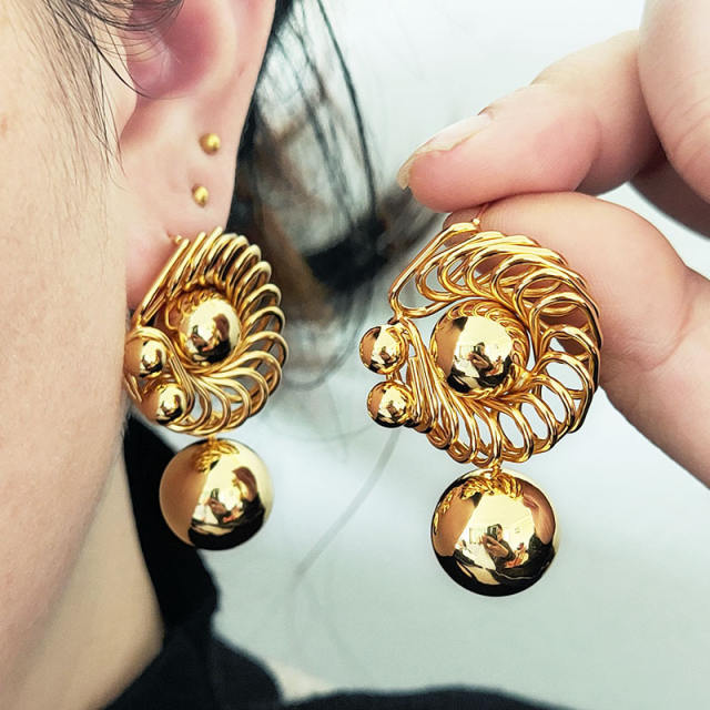 Light Luxury Earrings 18k Hollow Circle Earrings French Exquisite All-match Earrings