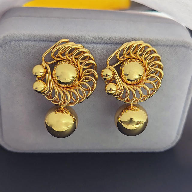 Light Luxury Earrings 18k Hollow Circle Earrings French Exquisite All-match Earrings
