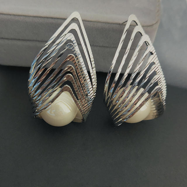 French antique retro golden pearl earrings personality atmosphere exaggerated earrings