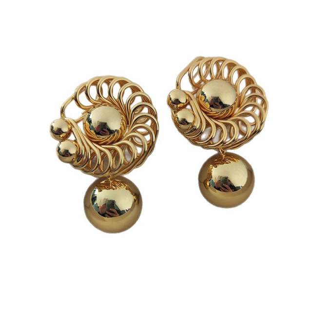 Light Luxury Earrings 18k Hollow Circle Earrings French Exquisite All-match Earrings