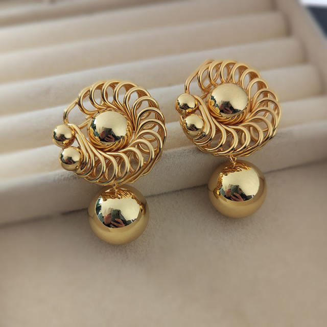 Light Luxury Earrings 18k Hollow Circle Earrings French Exquisite All-match Earrings
