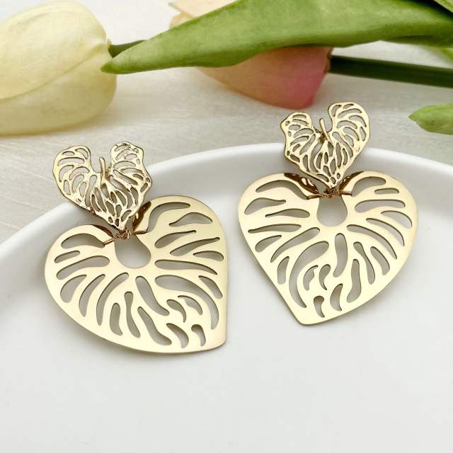 French sweet love hollow design stainless steel earrings gold-plated earrings