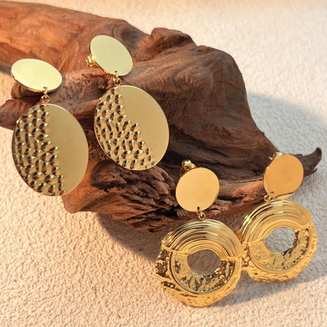 Eleagnt round piece hammer pattern stainless steel earrings
