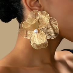 Hot sale gold color stereo flower alloy earrings for women