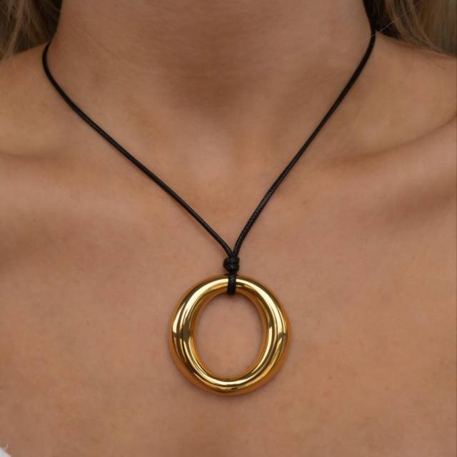 Personalized Retro Wax Rope Sweater Chain Stainless Steel Heart-Shaped O-Shaped Pendant long necklace