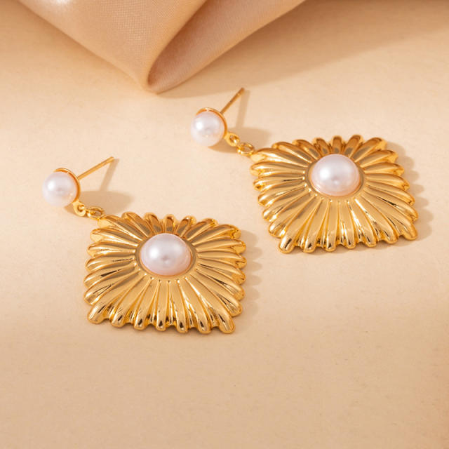 Elegant pearl bead inlaid striped pattern geometric stainless steel earrings