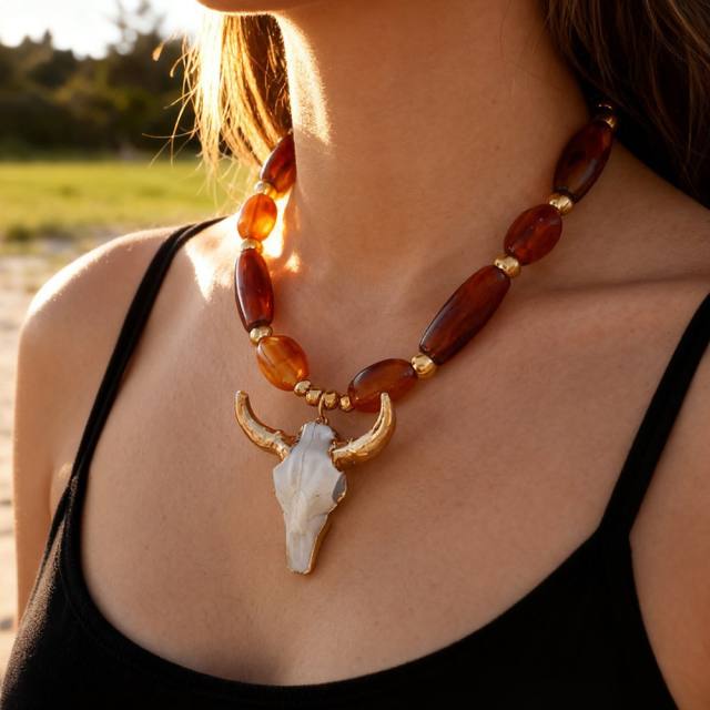 Winter Simple Bull Head Pendant Resin stainless Steel Beaded Necklace