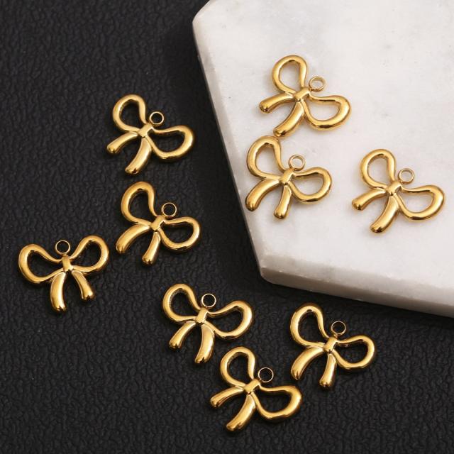 Hot-Selling Baroque Style Heart Pendant Zircon Inlaid Stainless Steel DIY Jewelry Accessories Wholesale