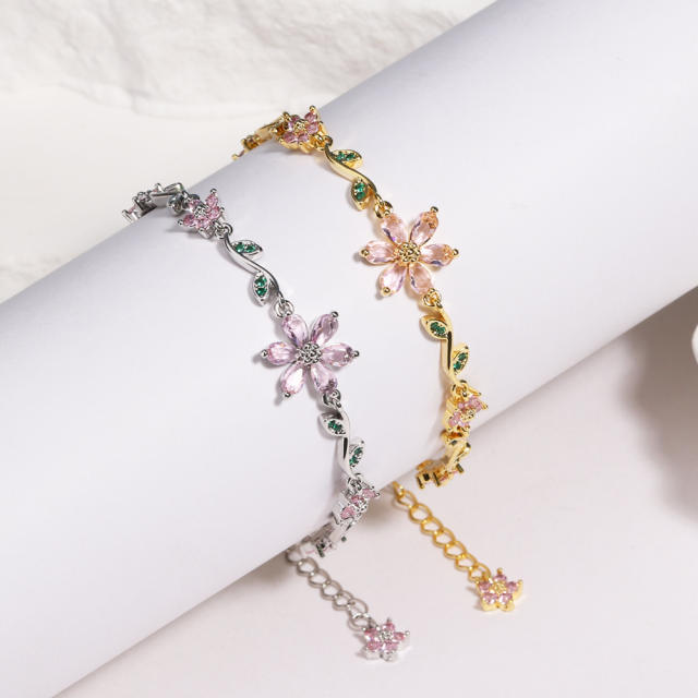Sweet Exquisite Zircon Petal Bracelet Fashionable Leaf Flower gold plated copper bracelet
