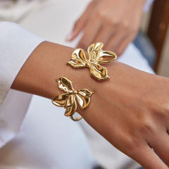 Elegant gold color leaf design stainless steel necklace bangle earrings set