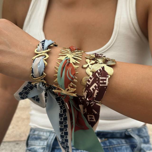 Retro Colorful Silk Scarf Bracelet Flower Irregular Gold Bracelet Female Personalized Stainless Steel Bracelet