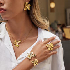 Elegant gold color leaf design stainless steel necklace bangle earrings set