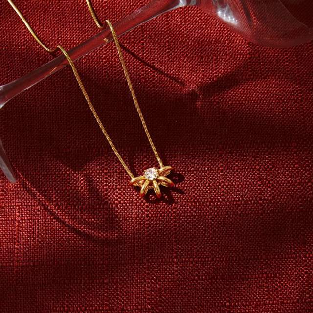 18KG unique hollow out diamond pendant stainless steel necklace