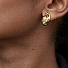 Elegant pearl bead inlaid unique women stainless steel earrings studs earrings