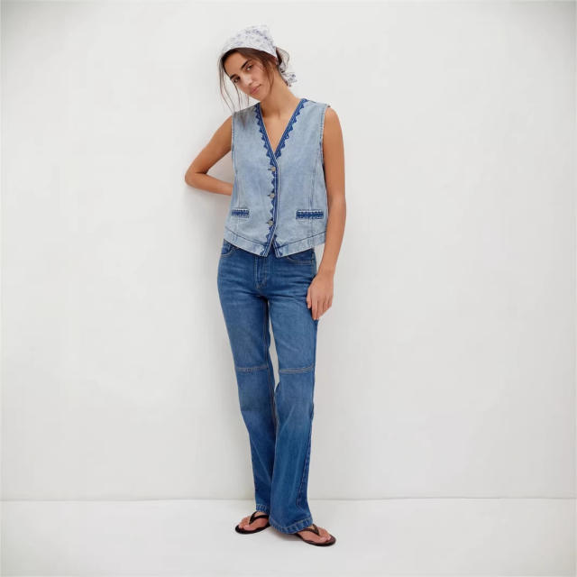 Fashionable casual slim fit button embroidered sleeveless vest