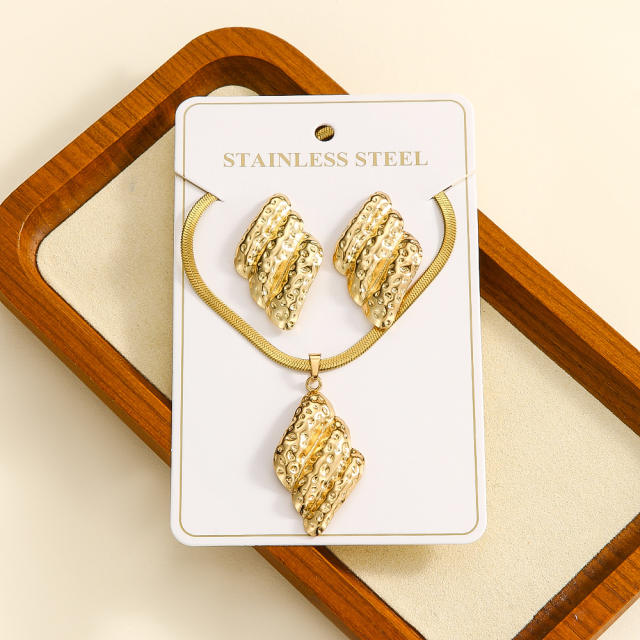 Fashion Style Stainless Steel necklace set Gold-Plated Jewelry Set with Flower Butterfly Heart Texture set