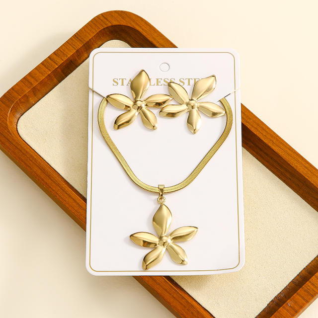 Fashion Style Stainless Steel necklace set Gold-Plated Jewelry Set with Flower Butterfly Heart Texture set
