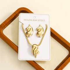 Fashion Style Stainless Steel necklace set Gold-Plated Jewelry Set with Flower Butterfly Heart Texture set
