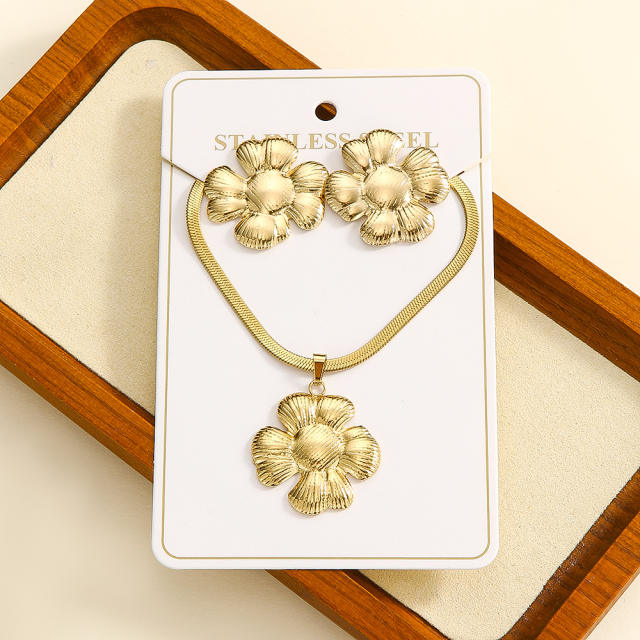 Fashion Style Stainless Steel necklace set Gold-Plated Jewelry Set with Flower Butterfly Heart Texture set