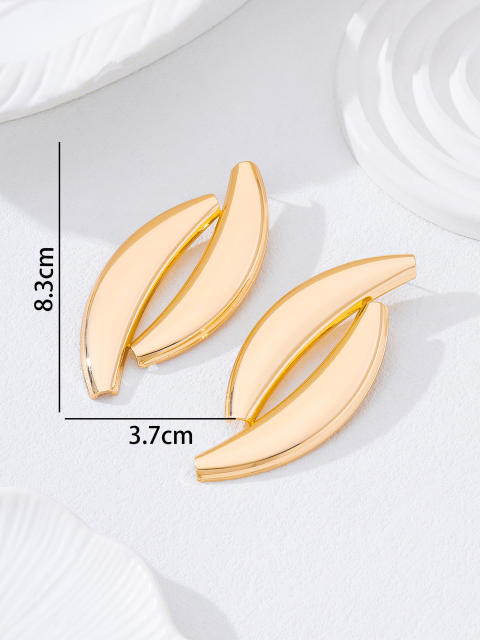 Exaggerated gold color consie metal earrings