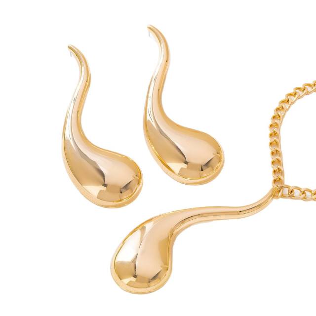 Exaggerated gold color drop design metal necklace earrings set