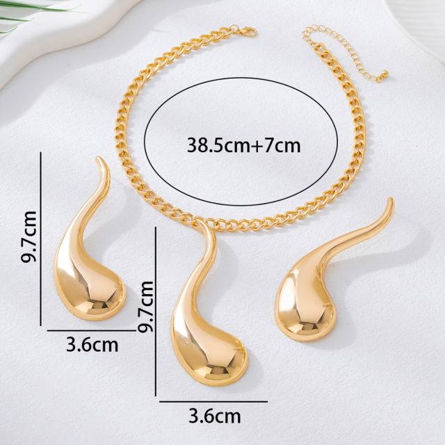 Exaggerated gold color drop design metal necklace earrings set