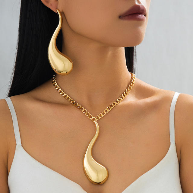 Exaggerated gold color drop design metal necklace earrings set