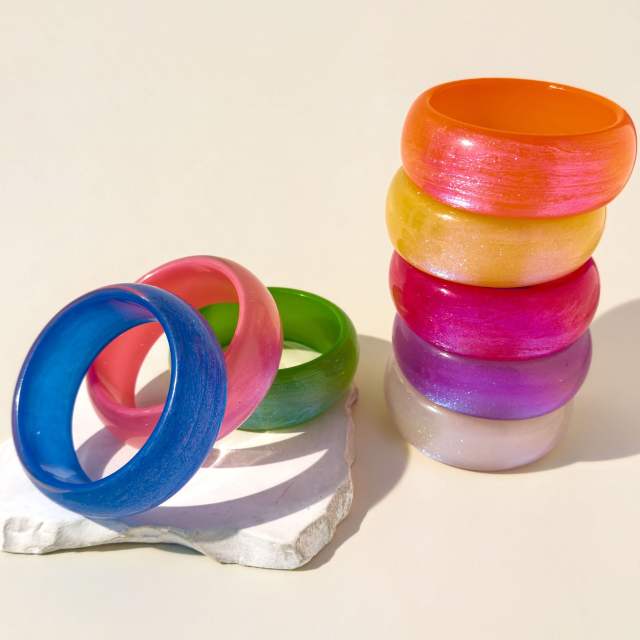 Ins Glitter Laser Resin Bracelet Simple Pearlescent Colorful Exaggerated Bracelet Wholesale
