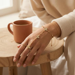 18K Gold Diamond-Encrusted Bracelet Light Luxury clover stainless steel bracelet ring bracelet
