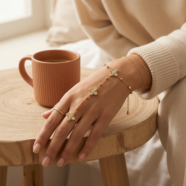 18K Gold Diamond-Encrusted Bracelet Light Luxury clover stainless steel bracelet ring bracelet