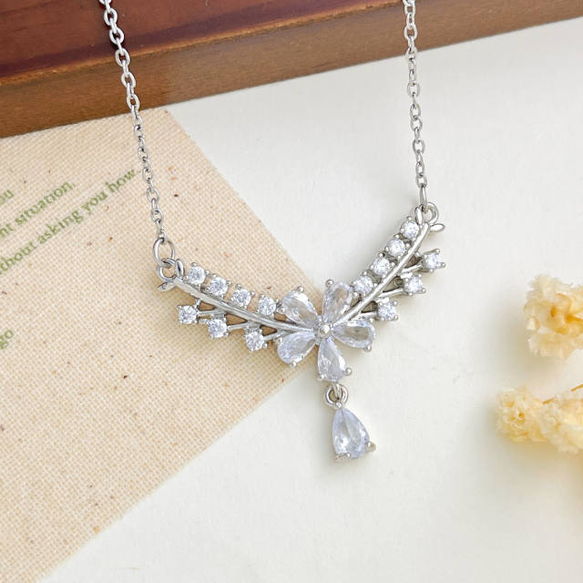 Elegant cubic zircon flower stainless steel chain necklace diamond necklace