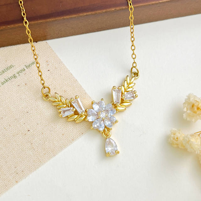 Elegant cubic zircon flower stainless steel chain necklace diamond necklace