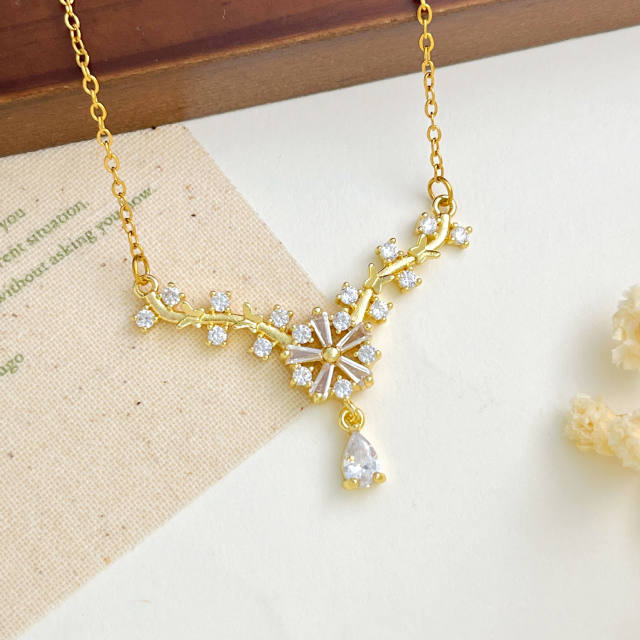 Elegant cubic zircon flower stainless steel chain necklace diamond necklace