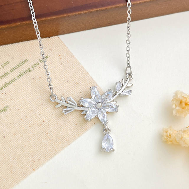 Elegant cubic zircon flower stainless steel chain necklace diamond necklace