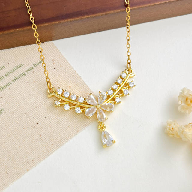 Elegant cubic zircon flower stainless steel chain necklace diamond necklace