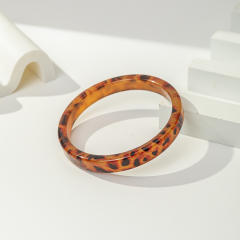 S1143-round orange leopard print