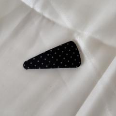 Black polka dot-large triangle clip