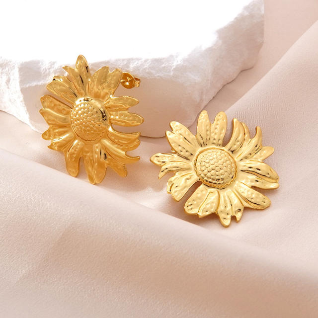 New Stainless Steel Earrings Fashionable Plant Flower Geometric Earrings
