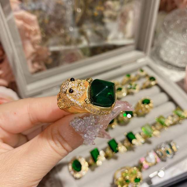 Luxury elegant emerald full diamond ring gold plated crystal ring