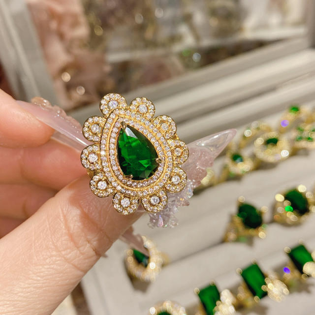 Luxury elegant emerald full diamond ring gold plated crystal ring