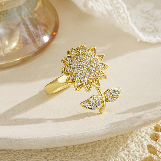 Floral Rotating Ring Fashionable Stress-Relief Jewelry Light Luxury Zircon-Encrusted Butterfly Ring