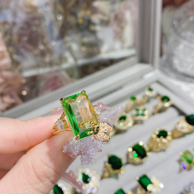 Luxury elegant emerald full diamond ring gold plated crystal ring